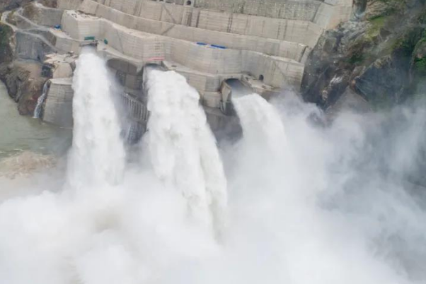 水电站泄洪.png 水电站泄洪.png